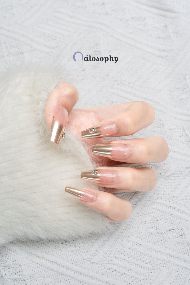 Nailosophy أظافر جل مضغوطة يدوية الصنع بلمسة فرنسية ذهبية كروم مع حجر الراين | شكل كوفين - Image 3